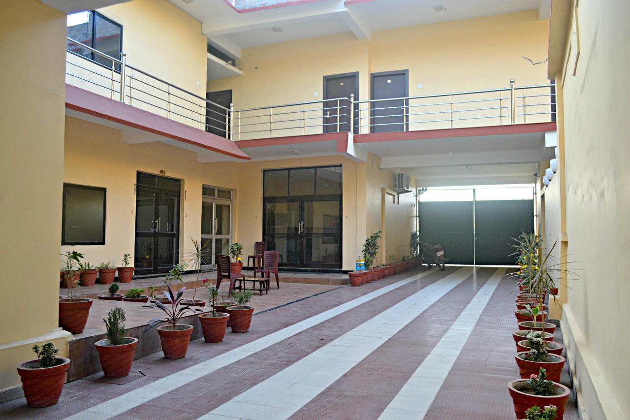 Hotel Bhammars Balangir Extérieur photo