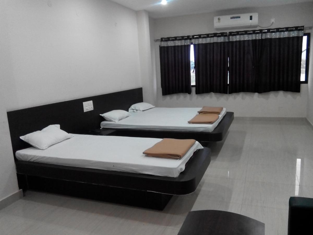 Hotel Bhammars Balangir Extérieur photo